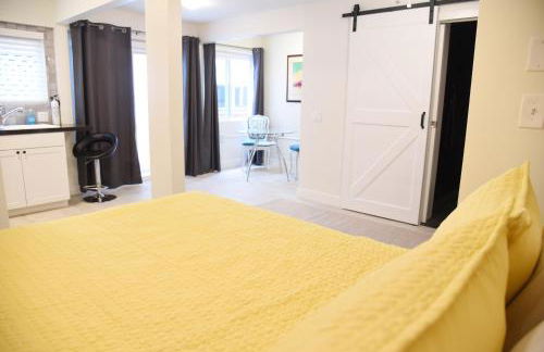 Mile to Beach! Private, Family & Pet Friendly Oasis! Pool Table & Hot tub! - Photo 15