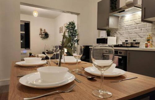 SuperValue Suite 6 - Fast WiFi, Hotel Linen, Keyless Entry, City only 10 Mins - BY PROPERTY PROMISE - Foto 15