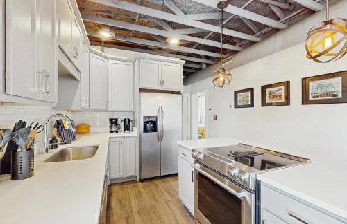 Walkable Gem! Dtwn Chattanooga Base with Balcony - Foto 9