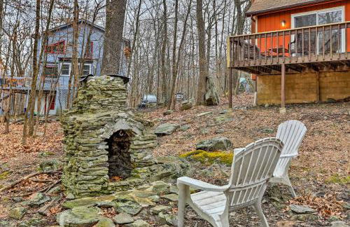 4 Mi to Tubing Cozy Bushkill Cabin with Deck! - Foto 25