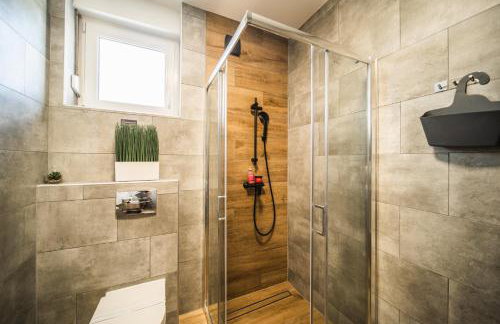 K Relax Place, Varaždinske Toplice, modern home with Sauna, Jacuzzi, WIFI - Foto 33