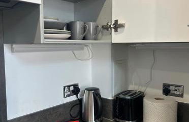 Central-Modern 1-Bed Apt,Sleep 4 -Near Train Station & Easy Access to Central London & City Centre - Foto 8