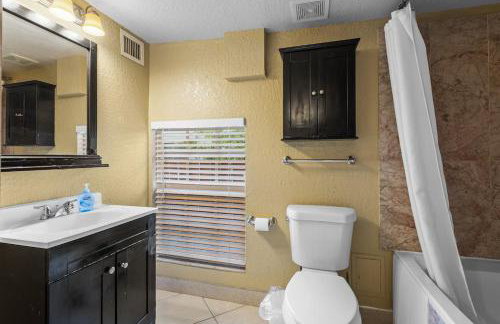 Sleeps 12 - House Guest Apt - Plenty of parking - Foto 32