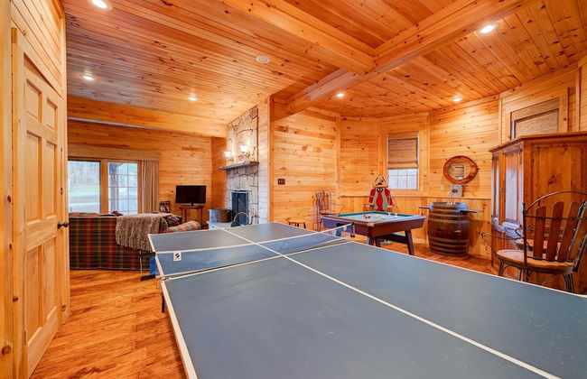 Mount Snow Cabin with Private Hot Tub by RedAwning - Foto 31