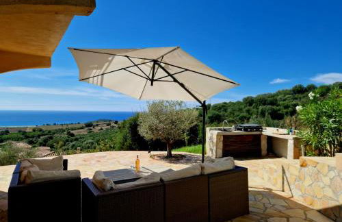 Modern villa 5 double bedrooms, new AC, private pool and stunning view 800 m from beach - Foto 3