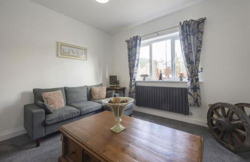 Beautiful 3-Bed Home with Hot Tub in Ross-on-Wye - Photo 14