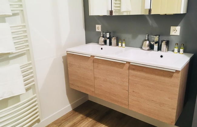 Large Art Deco Flat 100m2 in City Center - Parking - Photo 17