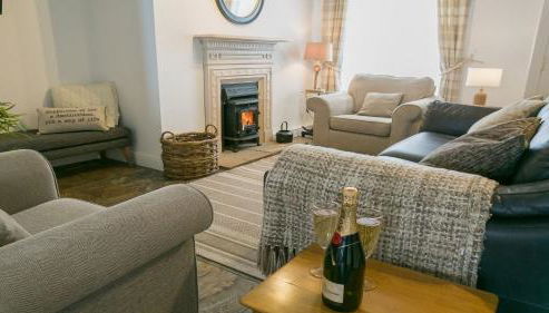 Sailors Return - Photo 2