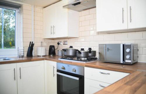 2ndHomeStays- Willenhall-A Serene 3 Bed House with a Garden View-Suitable for Contractors and Families-Sleeps 9 - 7 mins to J10 M6 and 21 mins to Birmingham - Foto 14