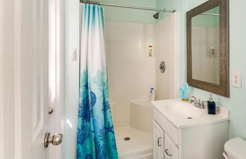 3 Mi to Riviera Beach! Group-Friendly Home with Yard - Foto 19