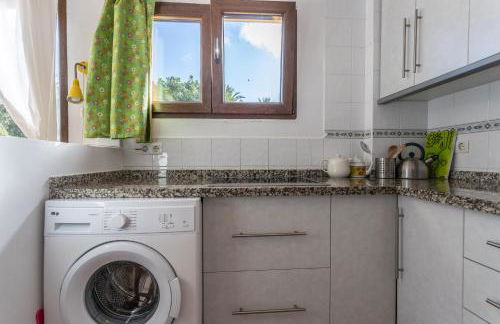 Apartamento en primera línea de playa con piscina - Photo 29