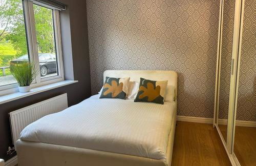 Stunning 4-Bedroom Home - Foto 10