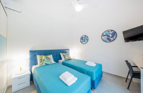 Villa Ami, Roda, Corfu: 10 guests, heated pool, private mini golf, pool table & more!! - Foto 12