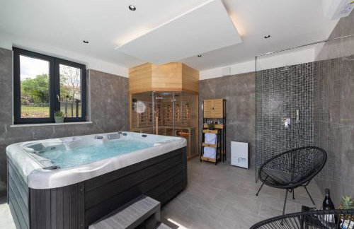 Villa Alison Deluxe with private spa and heated swimming pool - Foto 26