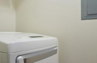 Modern Home next to Vanderbilt Campus with Parking, Screened Porch & Workspace, Walk to Hillsboro Village, Fido & Pancake Pantry, Minutes to Music Row, 12 South & Broadway, Perfect for Families, Friends & University Visits - Foto 23