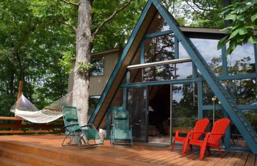 Dock and Resort Perks Quiet Lakefront Cottage - Foto 2