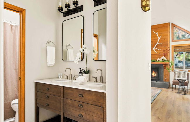 The Fancy Fox Stunning 4 BR Retreat, Min to Lake - Foto 25