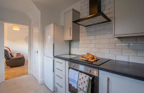 Raeburn House- 3 Bedrooms, 2 Bathrooms in Hamilton - Foto 8