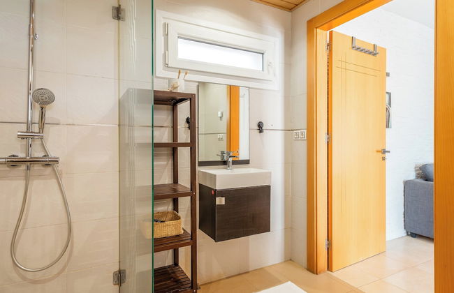 Spacious 3BR Villa with pool and views - Foto 40