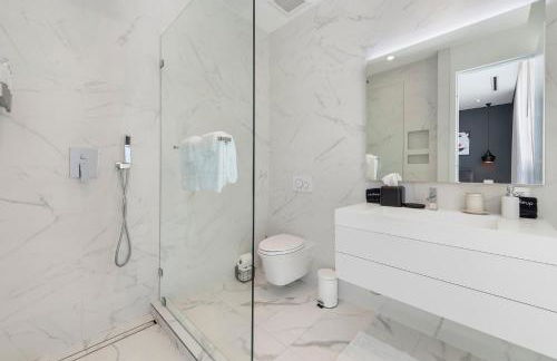 Best Bayfront View New construction w pool - Foto 59