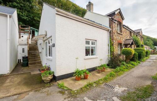 Riverside Bothy In Heart of Scenic Harbour Village - Photo 8