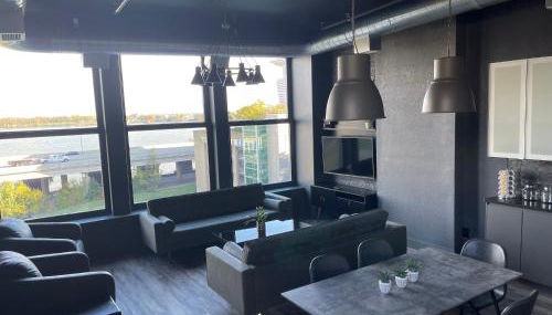 City Loft Escape with River Views! By Hollyhock - Foto 4