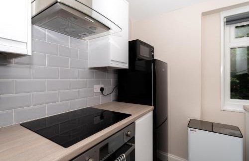4 Bedrooms Homely House - Sleeps 6 Comfortably with 6 Double Beds,Glasgow, Free Street Parking, Business Travellers, Contractors, & Holiday-Goers, Near All Major Transport Links in Glasgow & City Centre, Perfect for Common Wealth Games 2026 - Foto 9