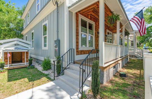 Downtown | Gorgeous | Pet Friendly! - Photo 53