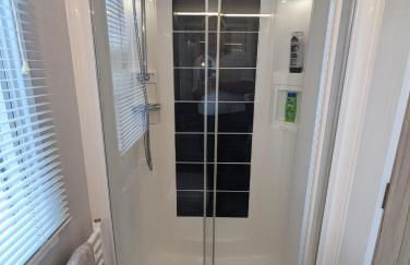 Pet friendly Holiday Home located at 5 Star award winning Shorefield Country Park - within walking distance to Milford on sea Beach - Photo 15