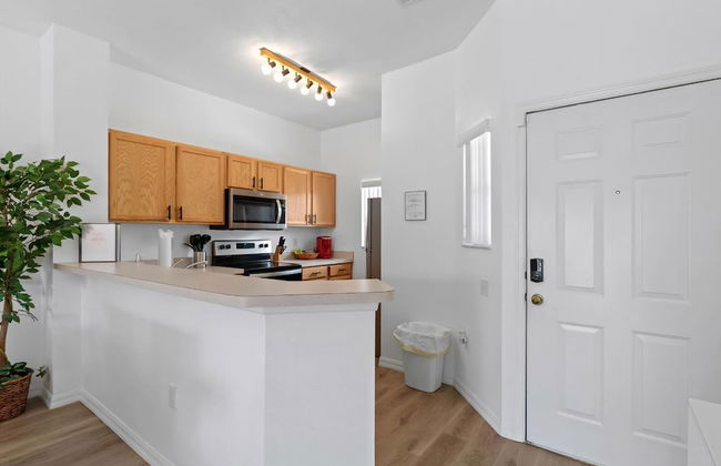 Amazing 3BR 2BA Townhome With Lake View at Terra Verde! - Foto 33