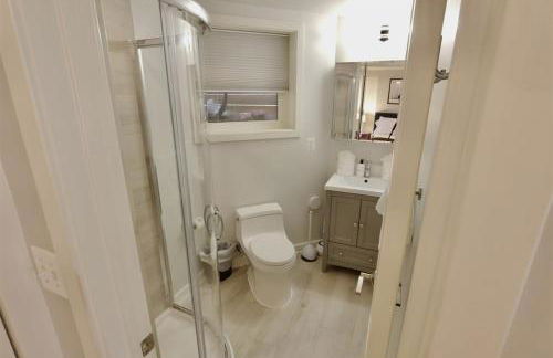 Downtown DC Awaits with Parking Permit - Foto 15