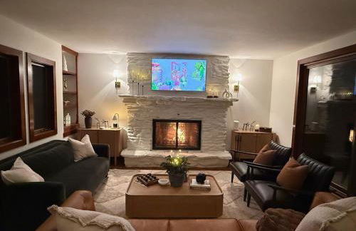 Hot Tub & Firepit Near Ski Resorts & Cozy Modern Cabin - Foto 9