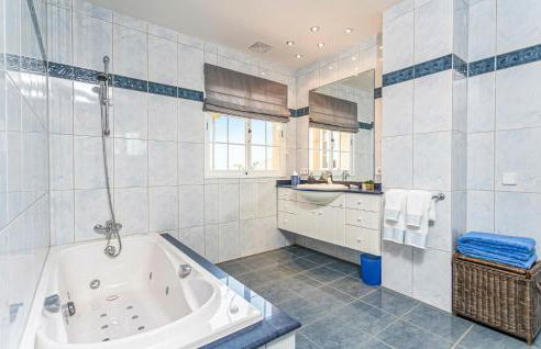 3 Bedroom Gorgeous Home In Cala Bona - Foto 40