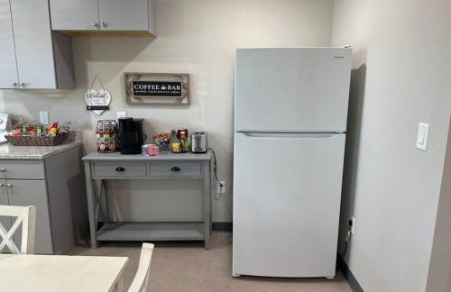 Brand New! Charming and Cozy Too - Foto 17