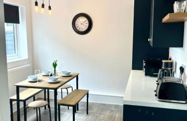 Crestfield House - Stunning Home near Alton Towers - Free Parking & Garden - Foto 3