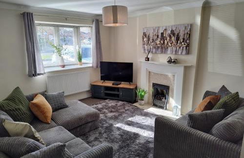 Wentworth Drive Contractor and family 3 bed Home Grantham with parking - Foto 1