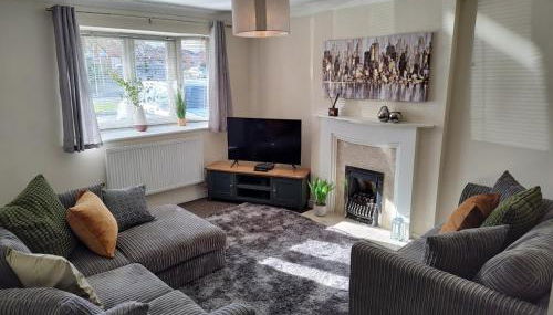 Wentworth Drive Contractor and family 3 bed Home Grantham with parking - Foto 1