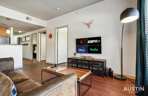 Dual Urban Oasis 8BR in Vibrant North Loop Hub - Foto 52