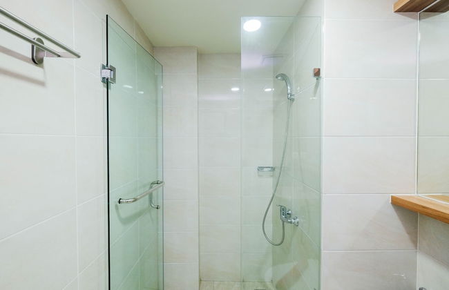 Scenic 1Br Apartment At Mustika Golf Residence - Photo 6