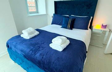 Award Winner of 2026 &2025 traveller & Best guest rated apartment, two bedroom, #1 Leeds city centres most central location, Great 180 degree views,balcony , PARKING onsite, Netflix & WiFi - Foto 77