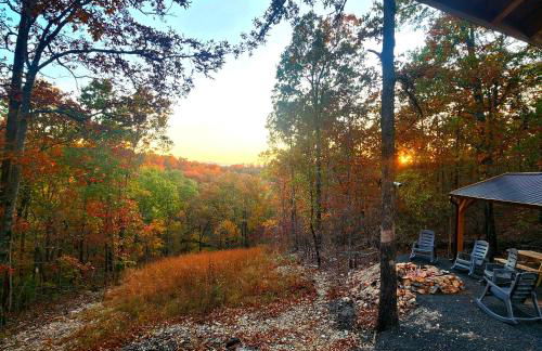 The Windstorm Cabin - Pet-friendly & a 2-person Jacuzzi hot tub! - Foto 38