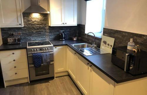 The Grooms Cottage - Photo 10