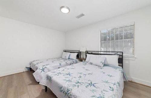 Pickleball-Basketball Oasis-Pool & Spacious Home - Photo 7