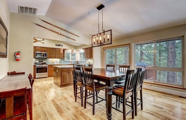 Nestled Pines Retreat Hot Tub, Pool Tahoe, Foosball, +more! - Foto 33