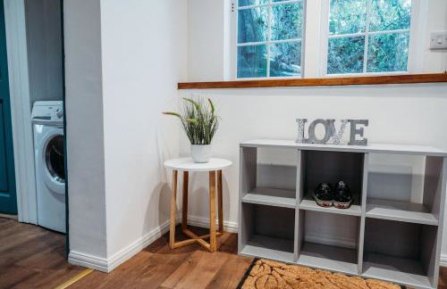 Heron's Perch- A pond-side retreat with cinema room - Photo 59