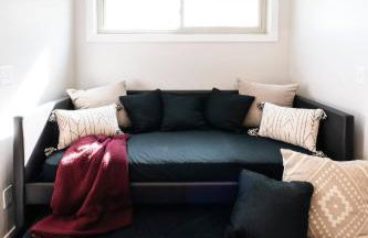 Quiet Creekside Walk to Downtown - Foto 6