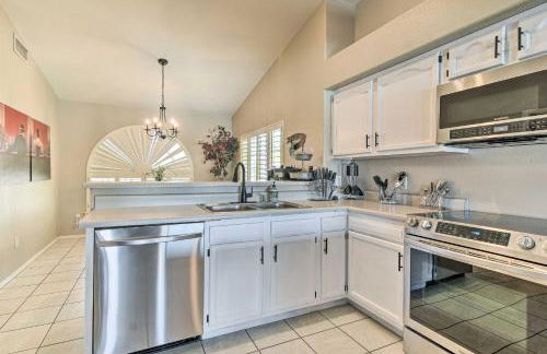 Mod Casa Grande Home with Patio on the Water! - Foto 8