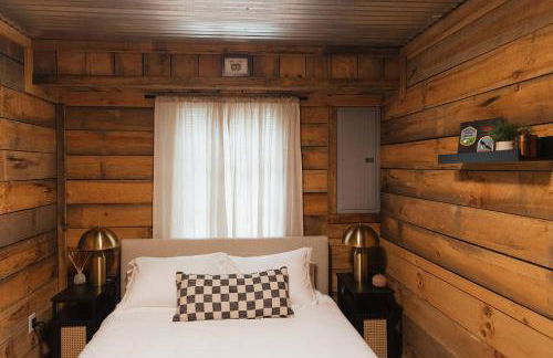 "The Lantern" Woodsy Cabin Experience w/ HotTub - Foto 9