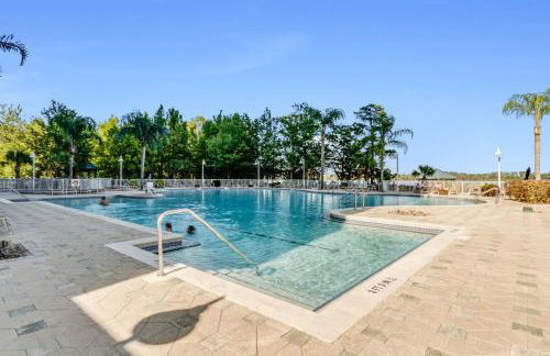 Sunshine Oasis - Orlando Lakefront Luxury - Photo 33