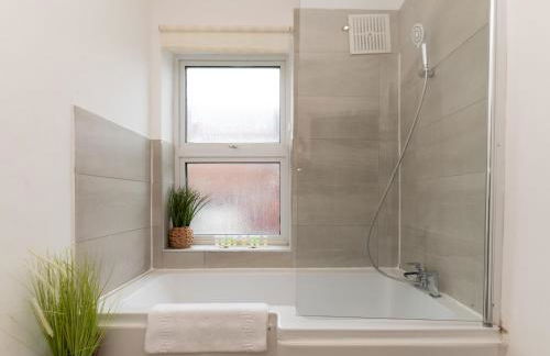 Pass the Keys 2BR House Garden Sleeps 6 Elizabeth Line - Foto 35